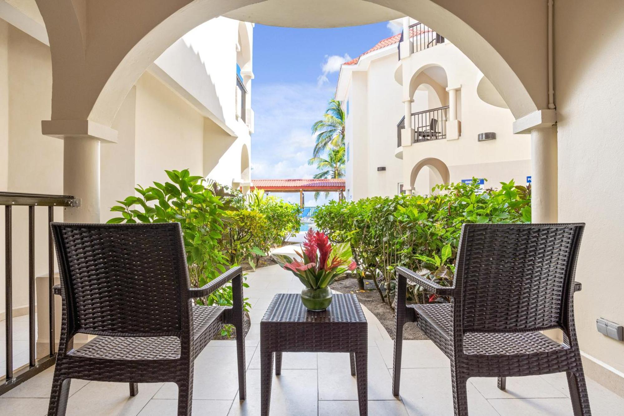 Sunbreeze Suites San Pedro  Εξωτερικό φωτογραφία