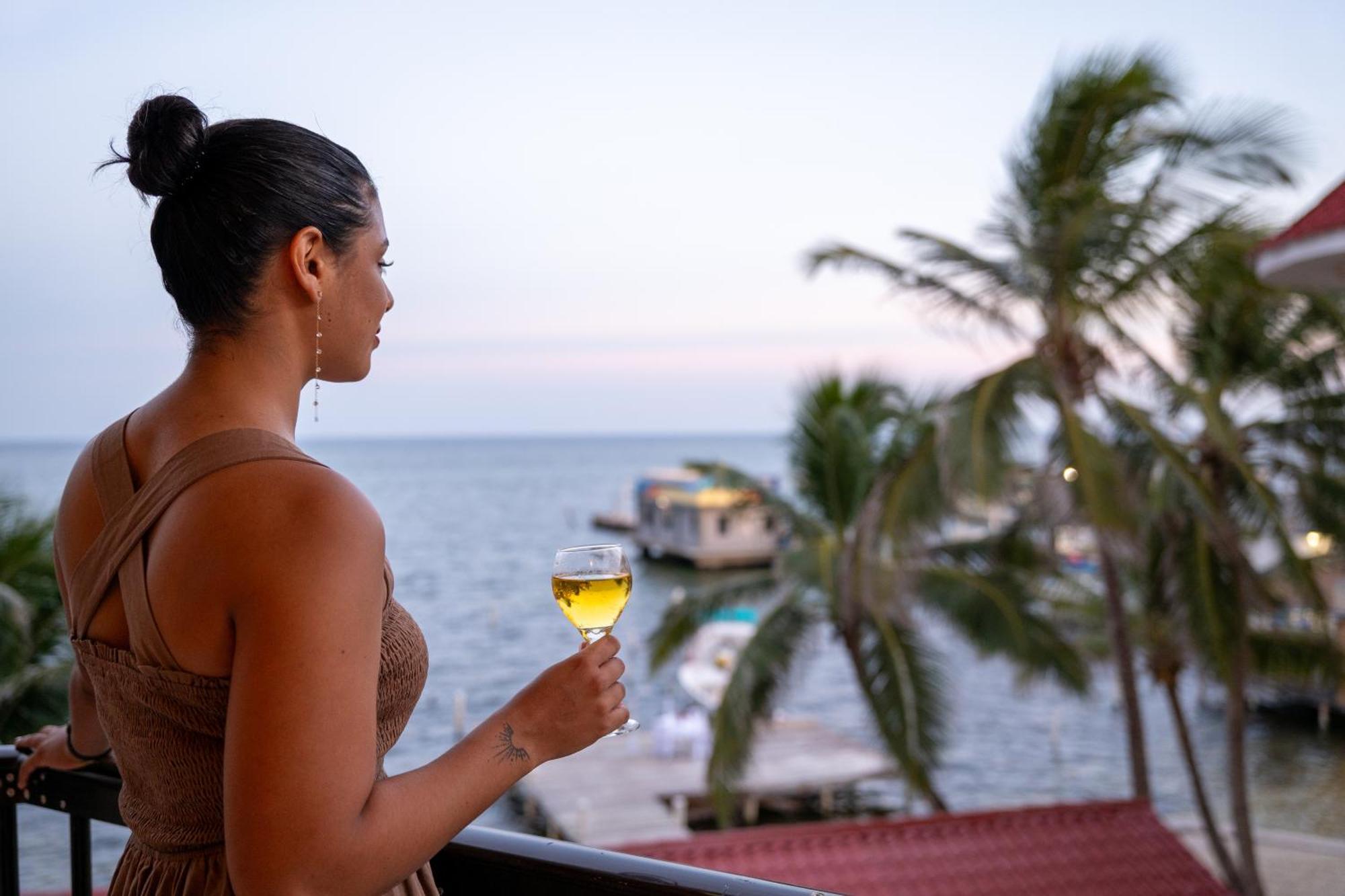Sunbreeze Suites San Pedro  Εξωτερικό φωτογραφία