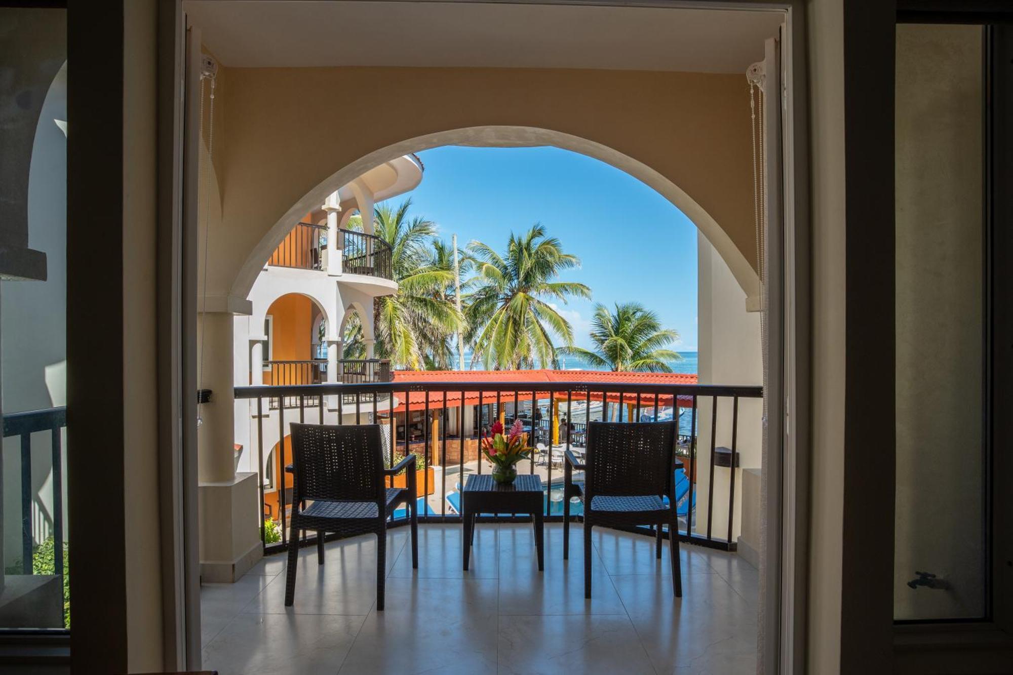 Sunbreeze Suites San Pedro  Εξωτερικό φωτογραφία