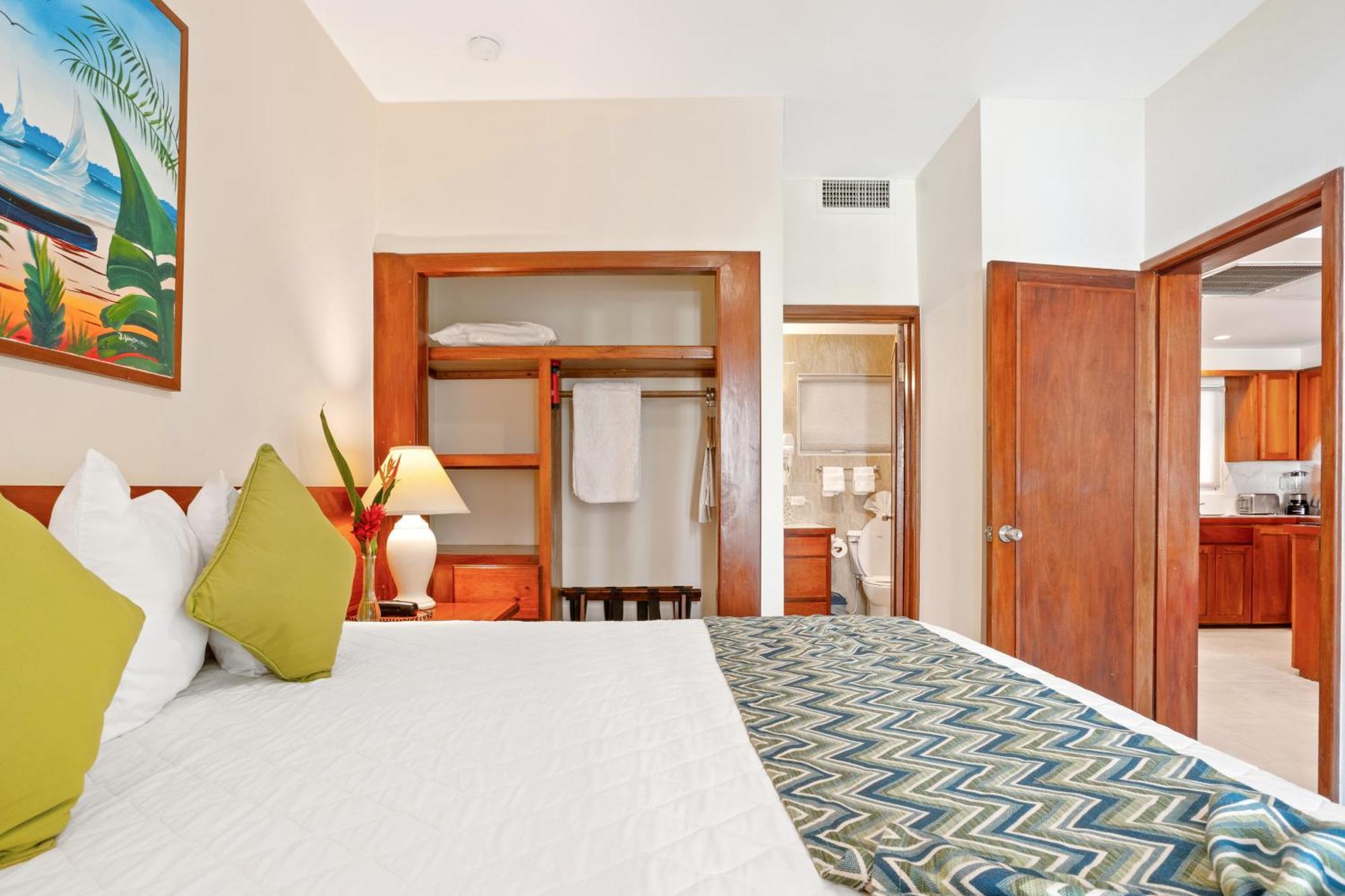 Sunbreeze Suites San Pedro  Εξωτερικό φωτογραφία