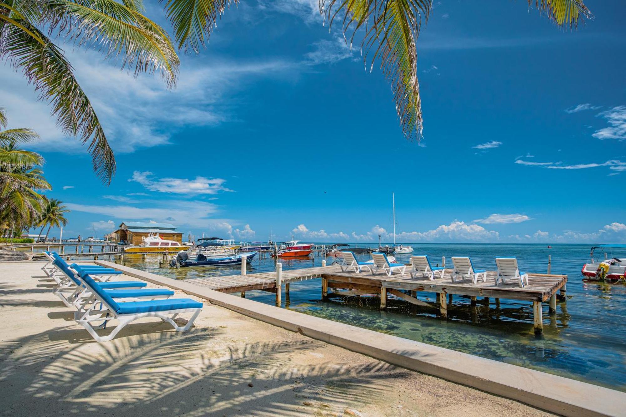 Sunbreeze Suites San Pedro  Εξωτερικό φωτογραφία