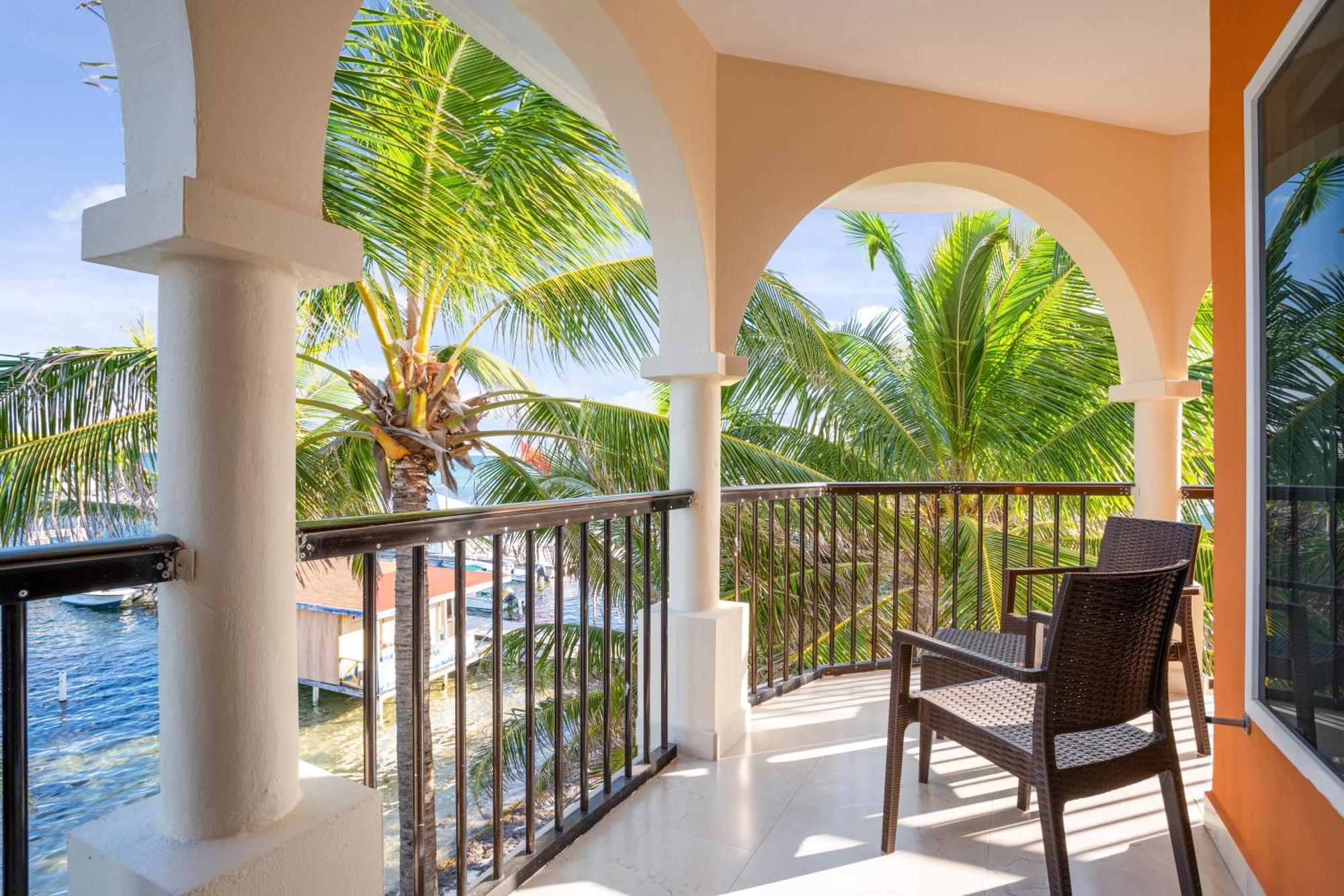 Sunbreeze Suites San Pedro  Εξωτερικό φωτογραφία