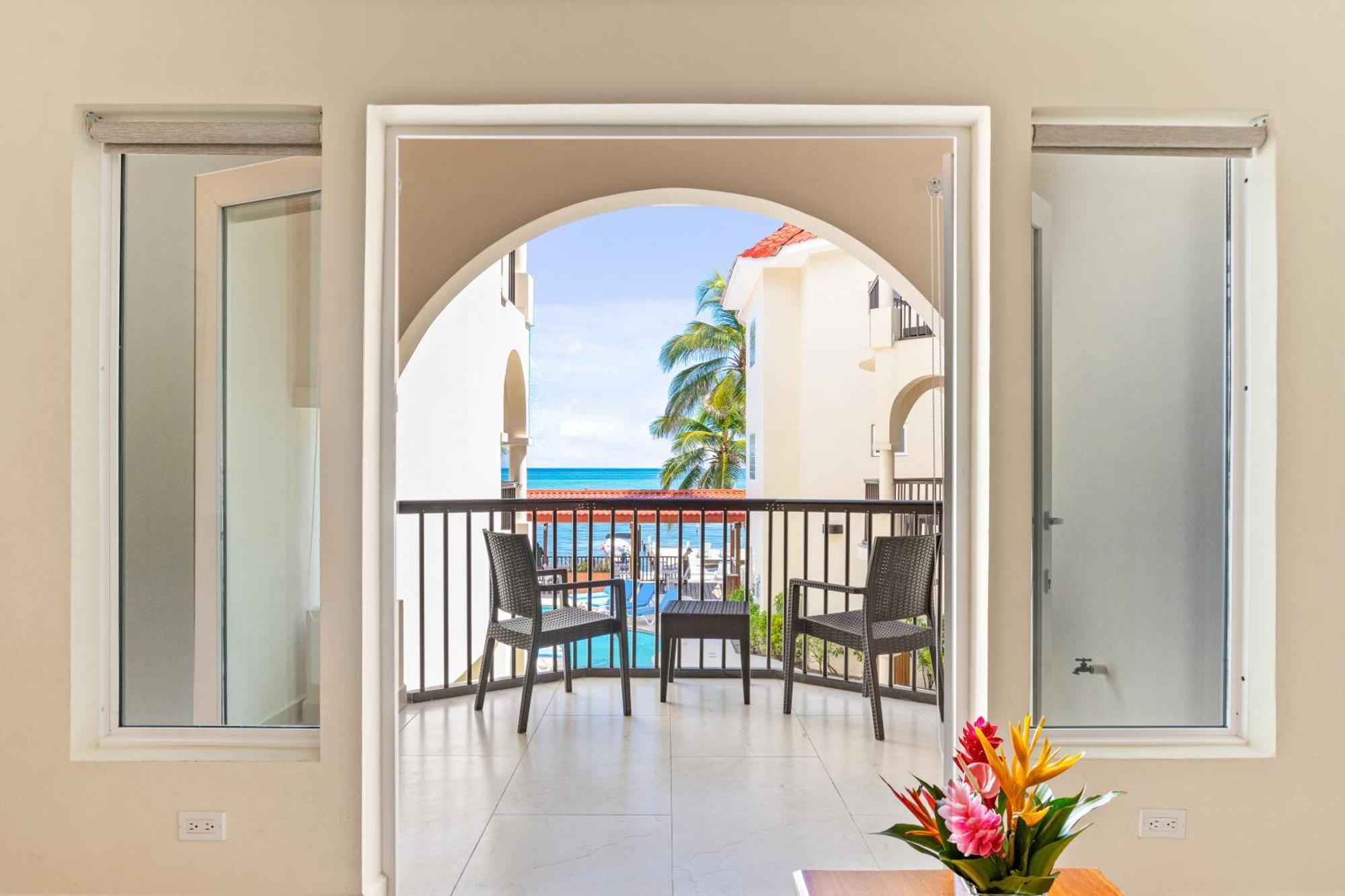 Sunbreeze Suites San Pedro  Εξωτερικό φωτογραφία