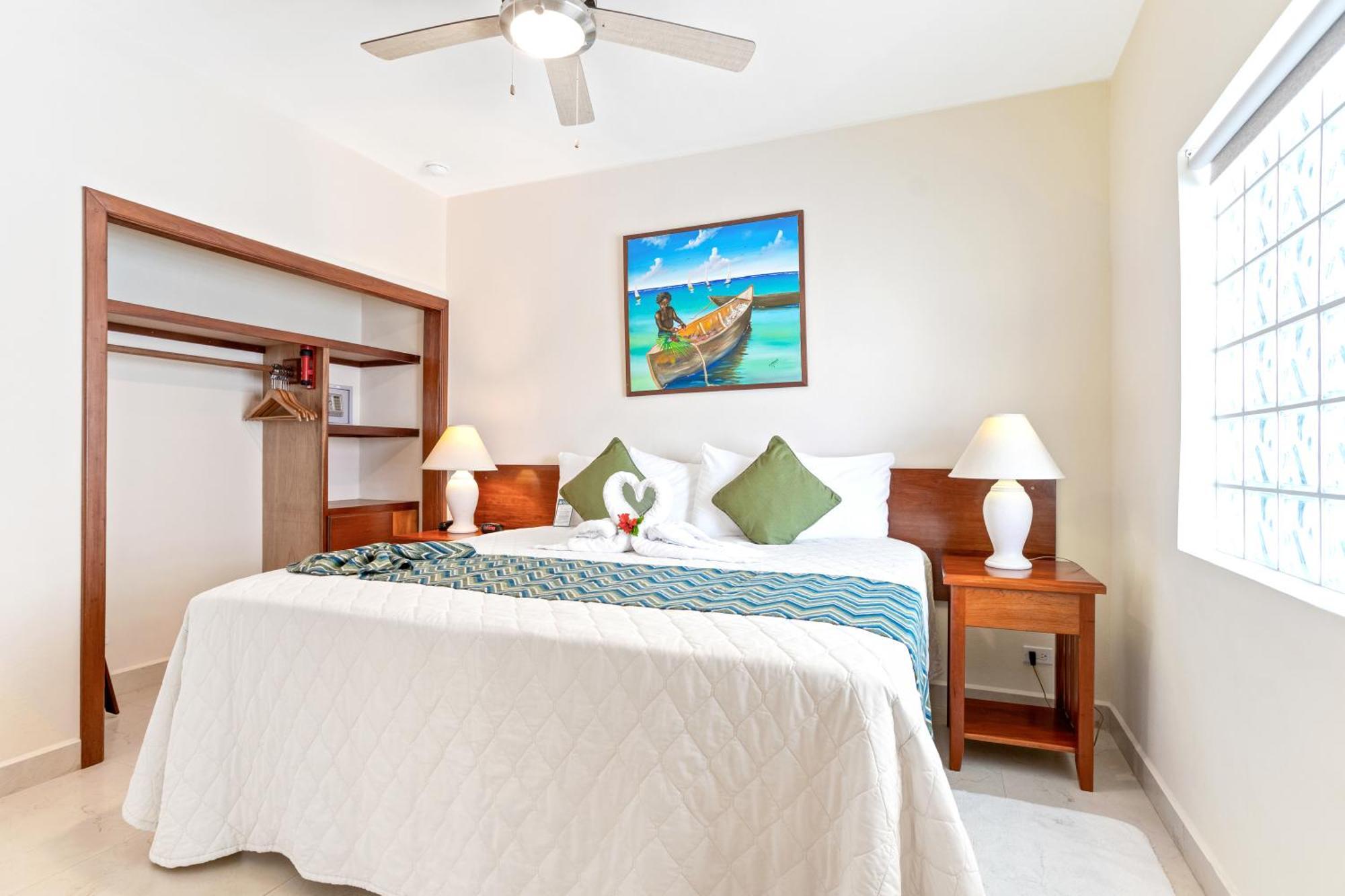 Sunbreeze Suites San Pedro  Εξωτερικό φωτογραφία